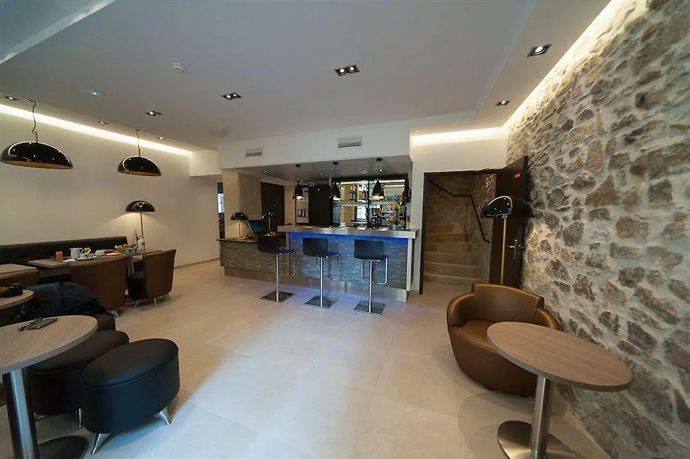 Central Hotel Отель 3*